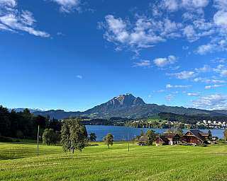 Berglandschaft mit See